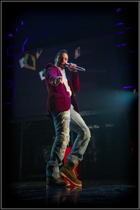 photo of Howie singing on stage